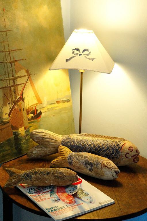 Hotel Restaurant Des Deux Rocs Seillans Room photo